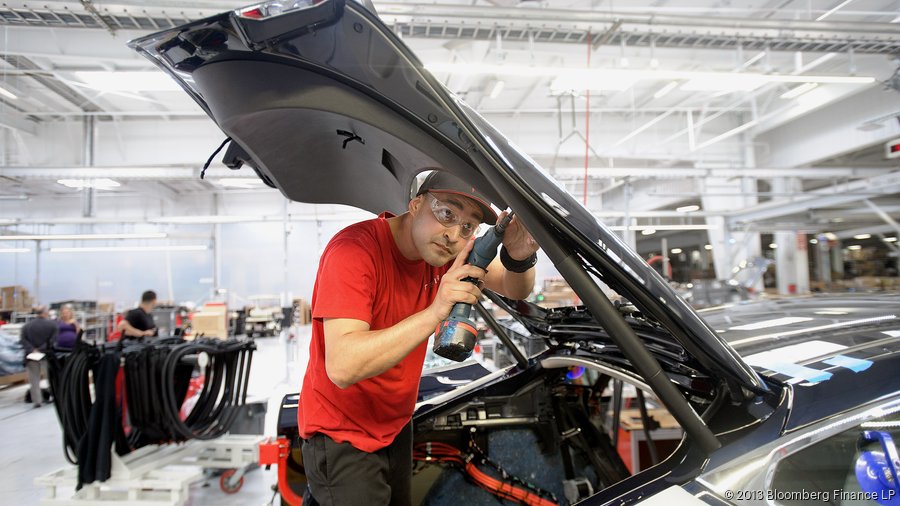 Tesla workers targeted by UAW campaign - Phoenix Business Journal