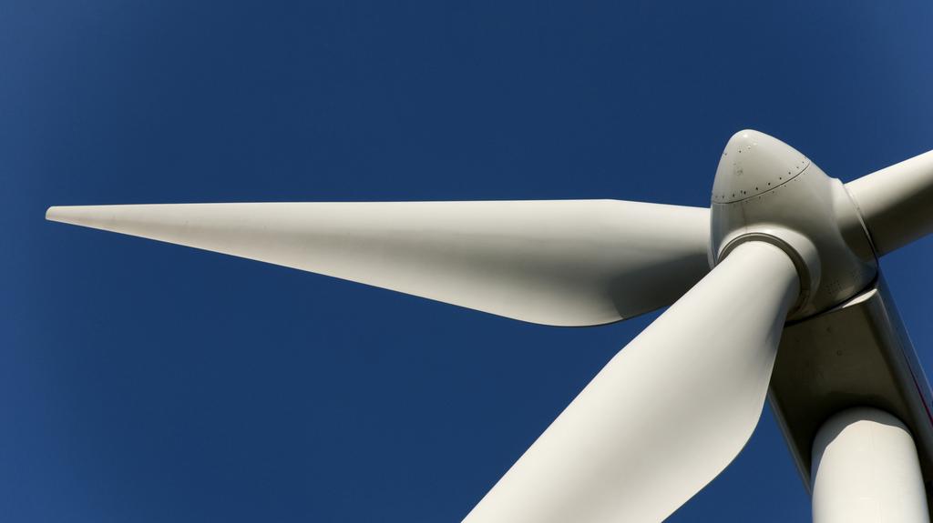 https://media.bizj.us/view/img/214761/wind-turbine*xx2118-1191-0-114.jpg