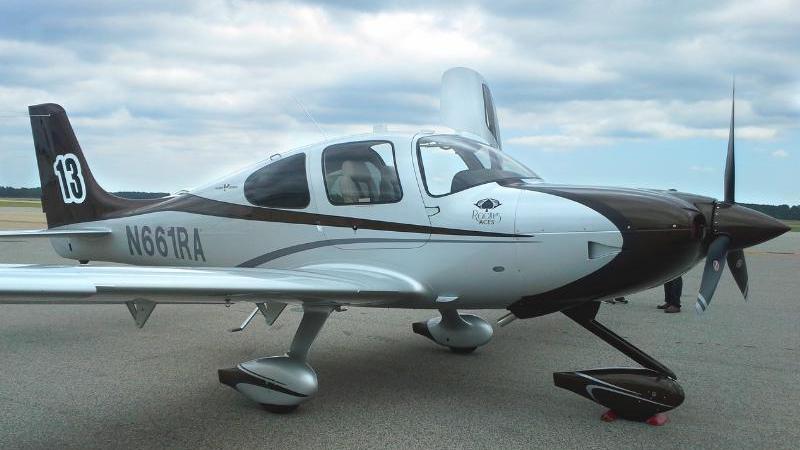 Cirrus gives SR22 to female cross-country racers - Minneapolis / St ...