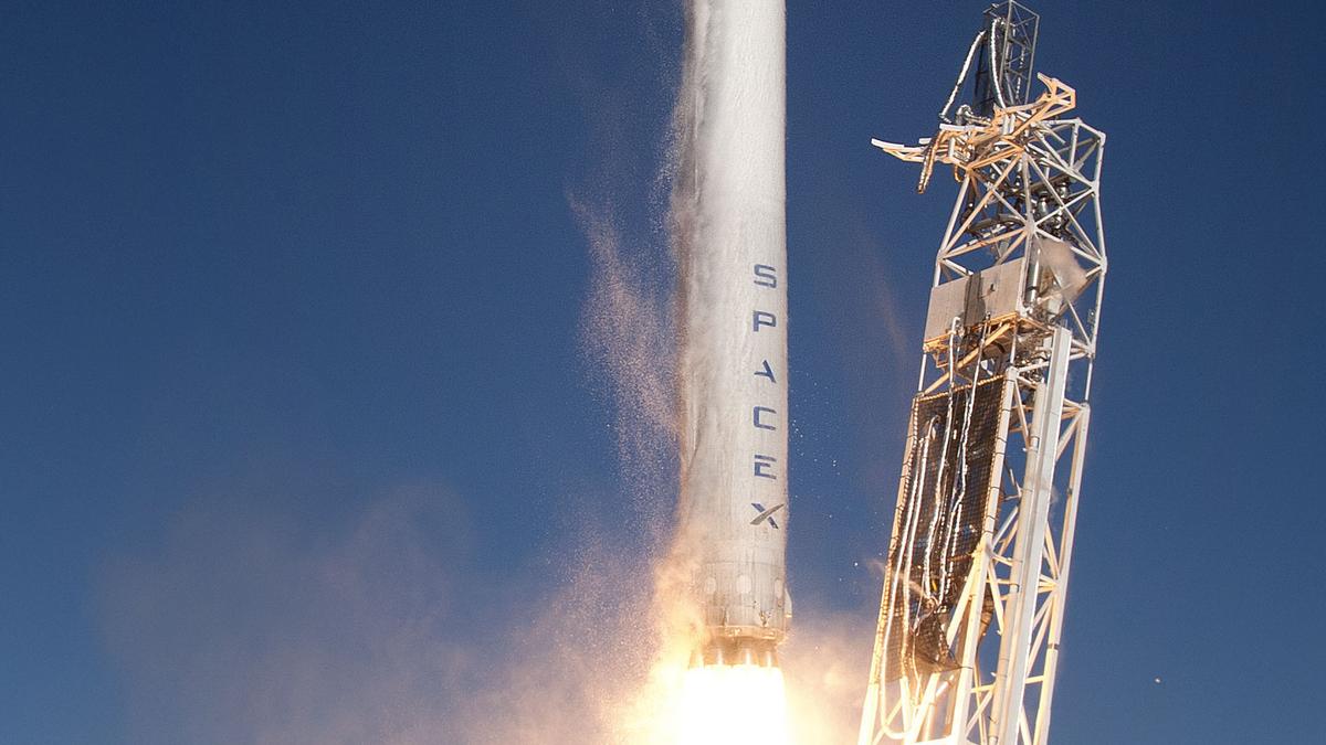 SpaceX rocket descent data may help NASA with future Mars landings ...