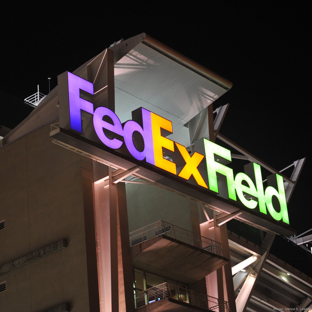 FedEx asks Washington's NFL team to change the team's name