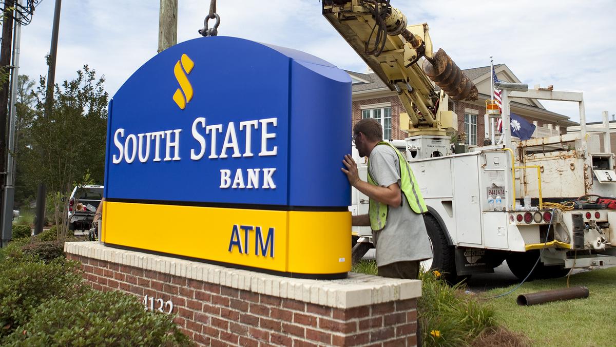 South Carolina bank to buy North Carolina bank for 690.8M; expand