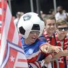 ダラス、ワールドカップ放送センターに着陸寸前