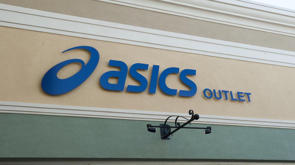 asics outlet seattle