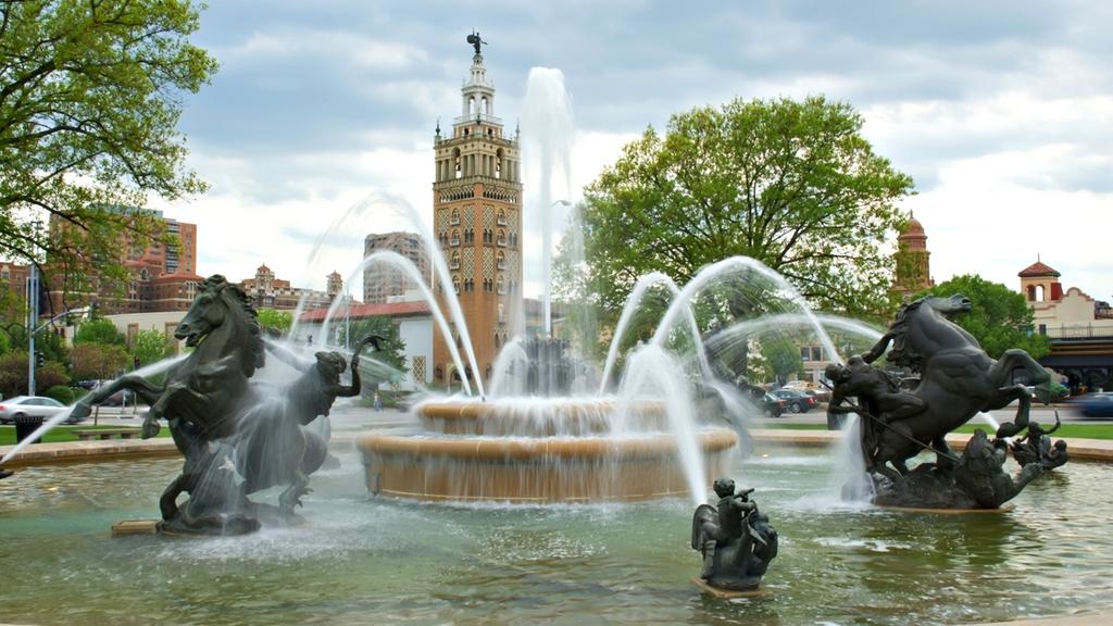Two views of Kansas City, Missouri (USA) r/ArchitecturalRevival