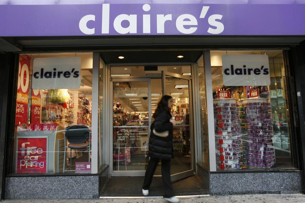 Claire's Opens Its Eighth Paris Store - Shop! Association