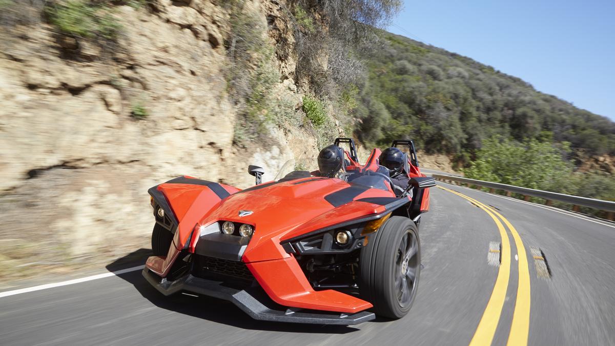 Feds investigate Polaris Slingshot seat belts after driver dies in