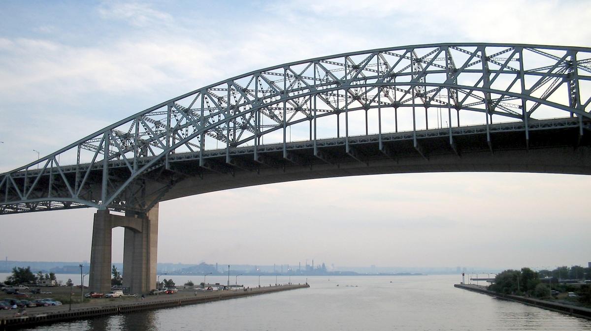 Burlington Bay Skyway remains closed, snarling Buffalo-Toronto traffic ...