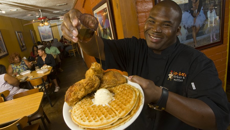 Monroe's Hot Chicken owner wins Discover’s Eat it Forward contest