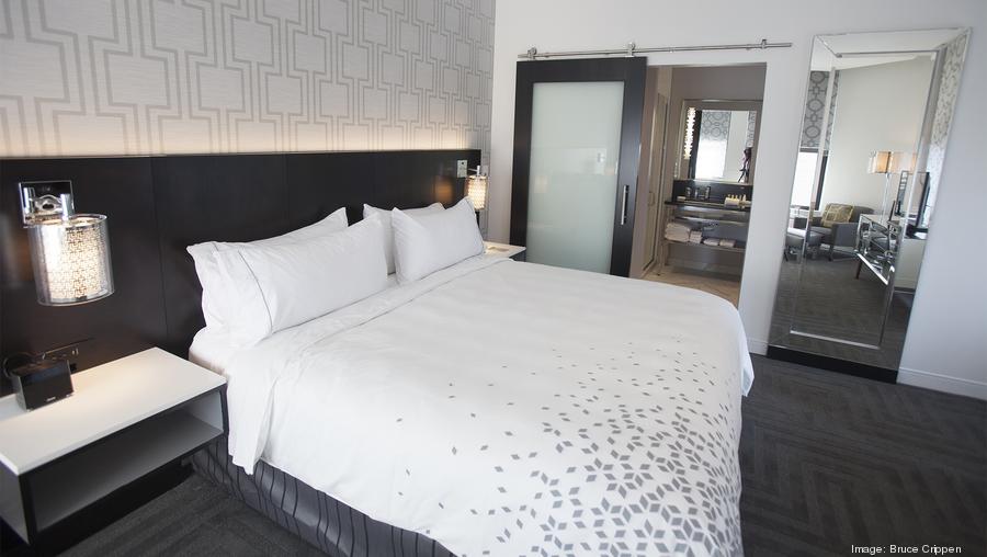 Business Pulse Poll Marriott is putting tip envelopes for housekeepers