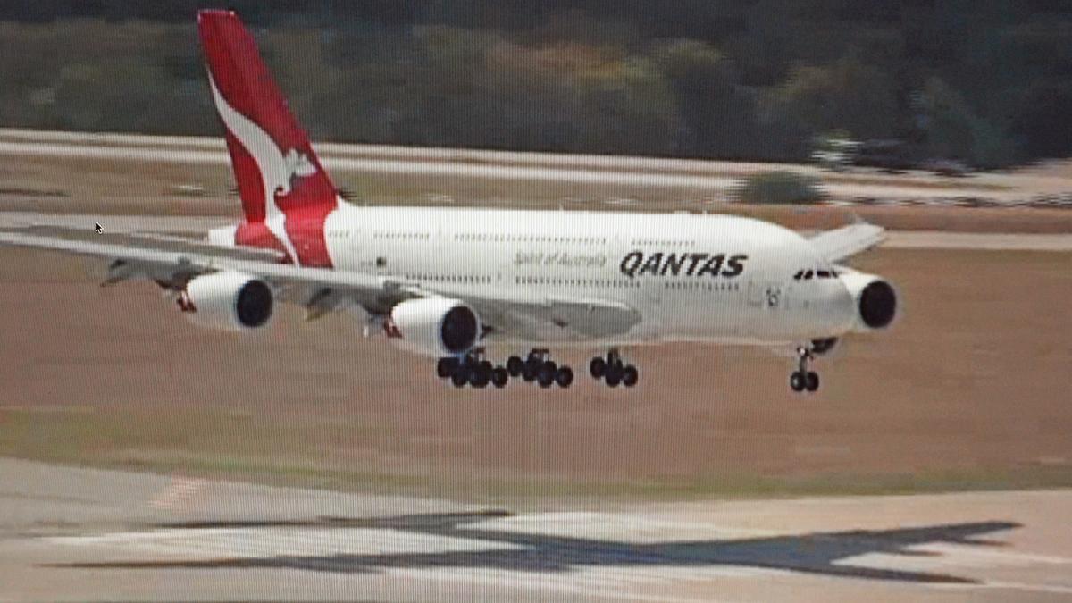 D/FW to Sydney: Qantas introduces giant A380 for world's longest ...