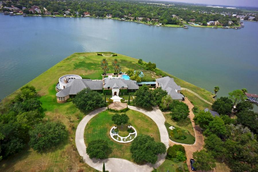 Lakefront Estate in the Heart of El Lago Taylor Lake Houston