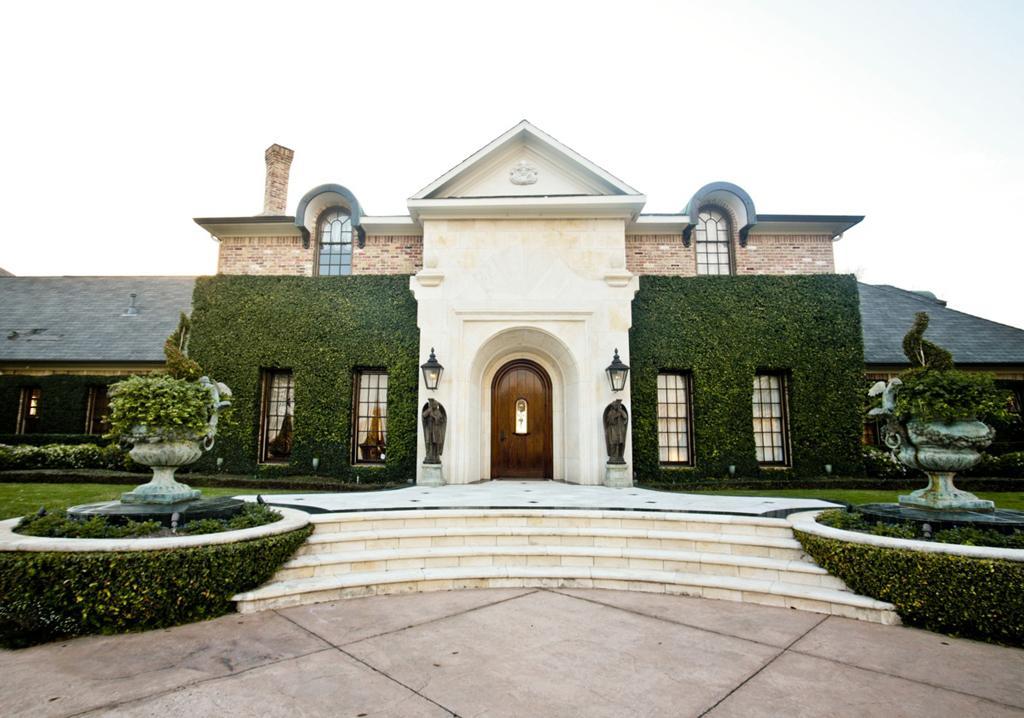Lakefront Estate in the Heart of El Lago Taylor Lake Houston