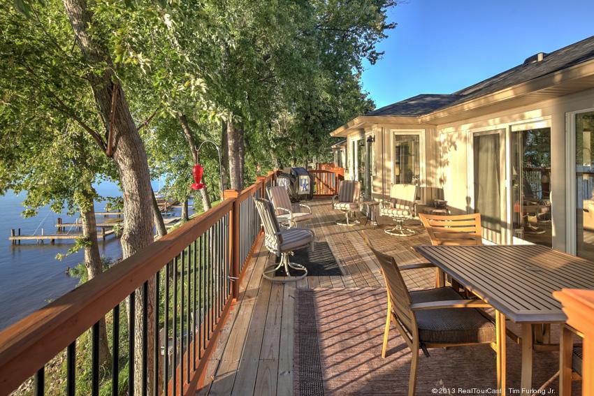 Riverfront home opposite 12 mile island! Belknap Beach Louisville