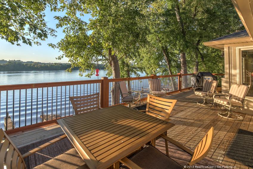 Riverfront home opposite 12 mile island! Belknap Beach Louisville