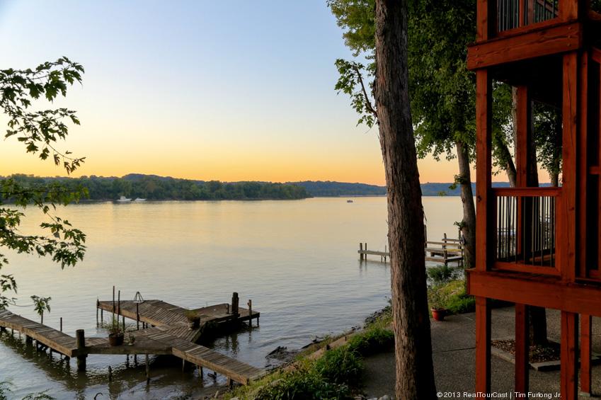 Riverfront home opposite 12 mile island! Belknap Beach Louisville