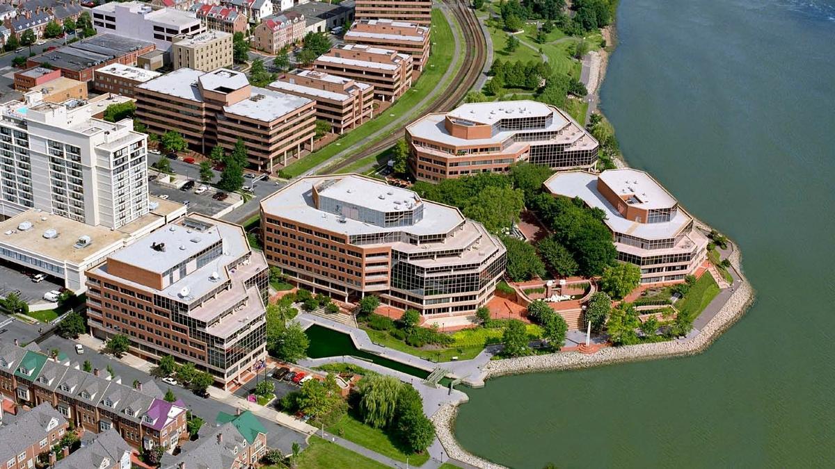 Alexandria riverfront office sells for $9.05M in receivership auction