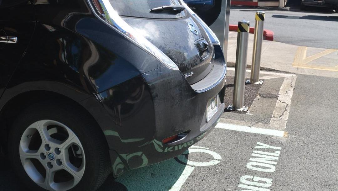 Hawaii legislature passes bill to extend EV charging station rebate