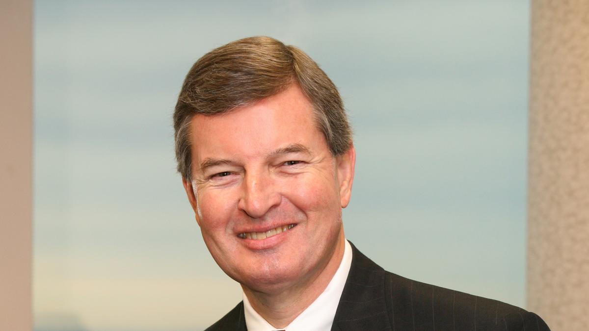 BB&T (NYSE BBT) CEO Kelly King says bank expects to close 100 branches