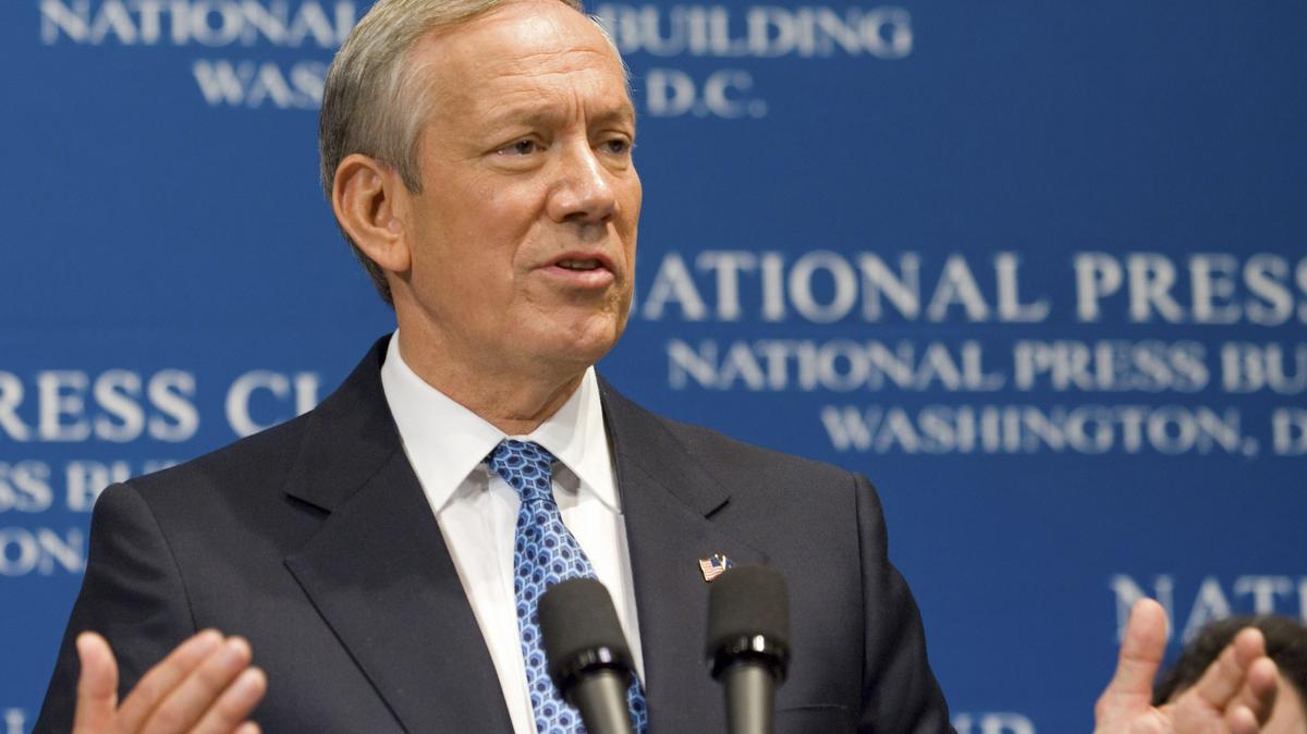 George Pataki drops out of presidential race, says Trump is 'unfit to ...