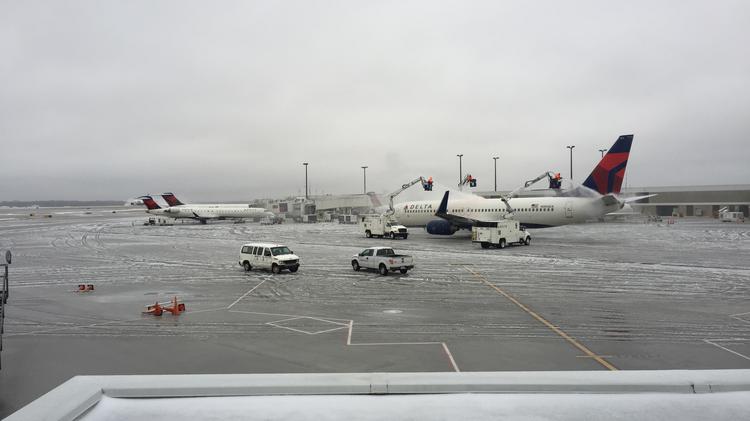 American Airlines Inc. and US Airways canceled morning and ...