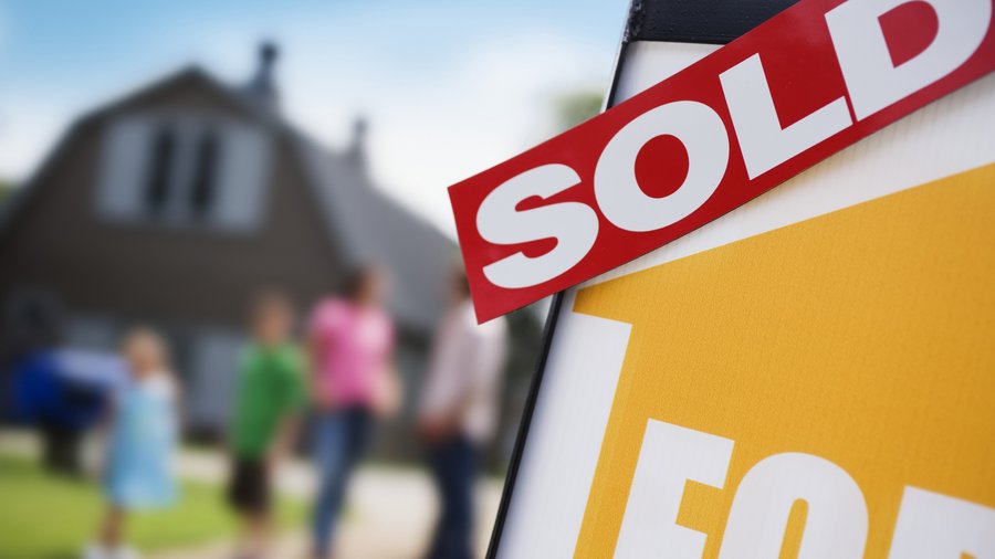 Greater Milwaukee home sales hit record high during pandemic year of