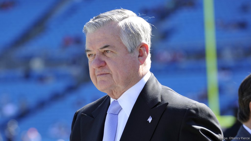 Former Bank of America CEO Hugh McColl, left, Carolina Panthers team owner Jerry  Richardson, center, and head coach John Fox chat during football practice  Thursday, May, 28, 2009, in Charlotte, N.C. (AP