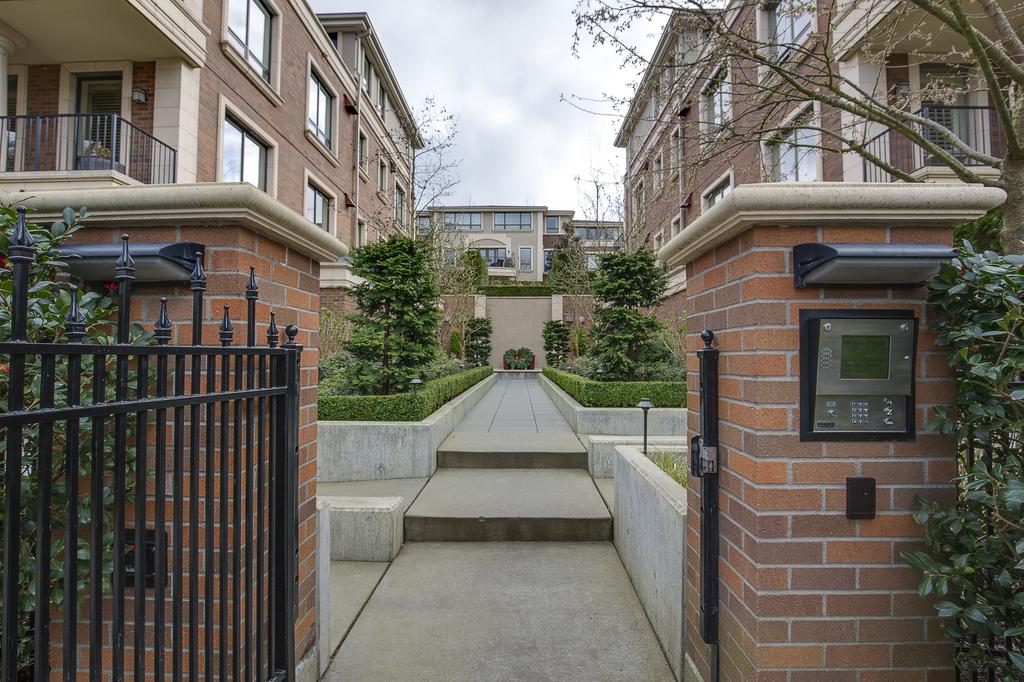 Luxury Condominium Residence in the Historic Belmont District Harvard