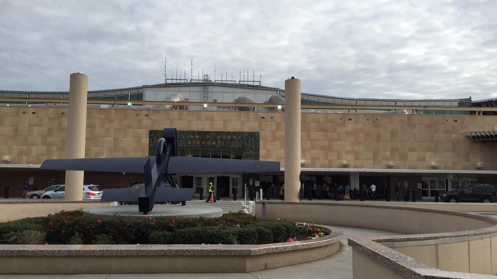 Houston s Hobby Airport welcomes Southwest Airlines flight from