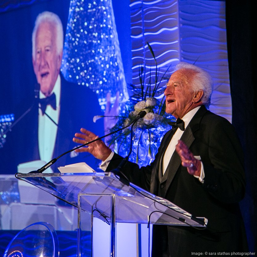 Brewers: Bob Uecker announces reduction in his radio broadcast schedule