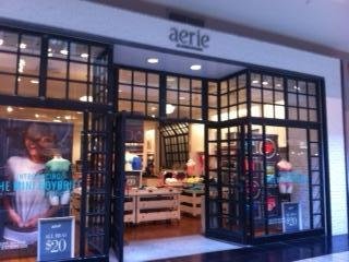 Friendly Center in Greensboro adds Aerie, Dry Goods and Versona as tenants  - Triad Business Journal