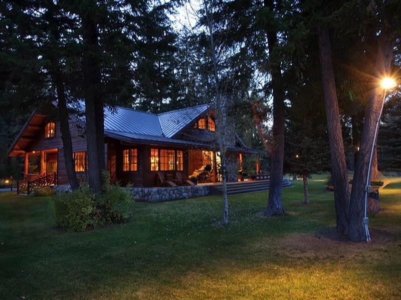 Live the Pacific Northwest Lifestyle on the Banks of the Methow River