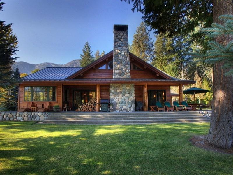 Live the Pacific Northwest Lifestyle on the Banks of the Methow River on over 12 Acres of Land