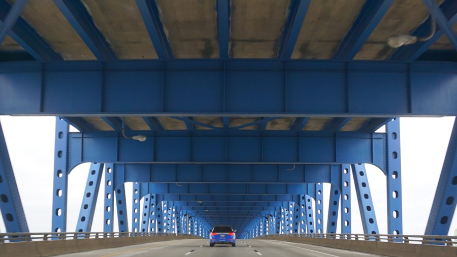 automated driving car crossing bridge