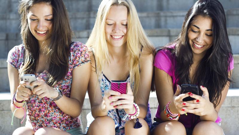 Pew Research study shows drop in teen Facebook use - Bizwomen