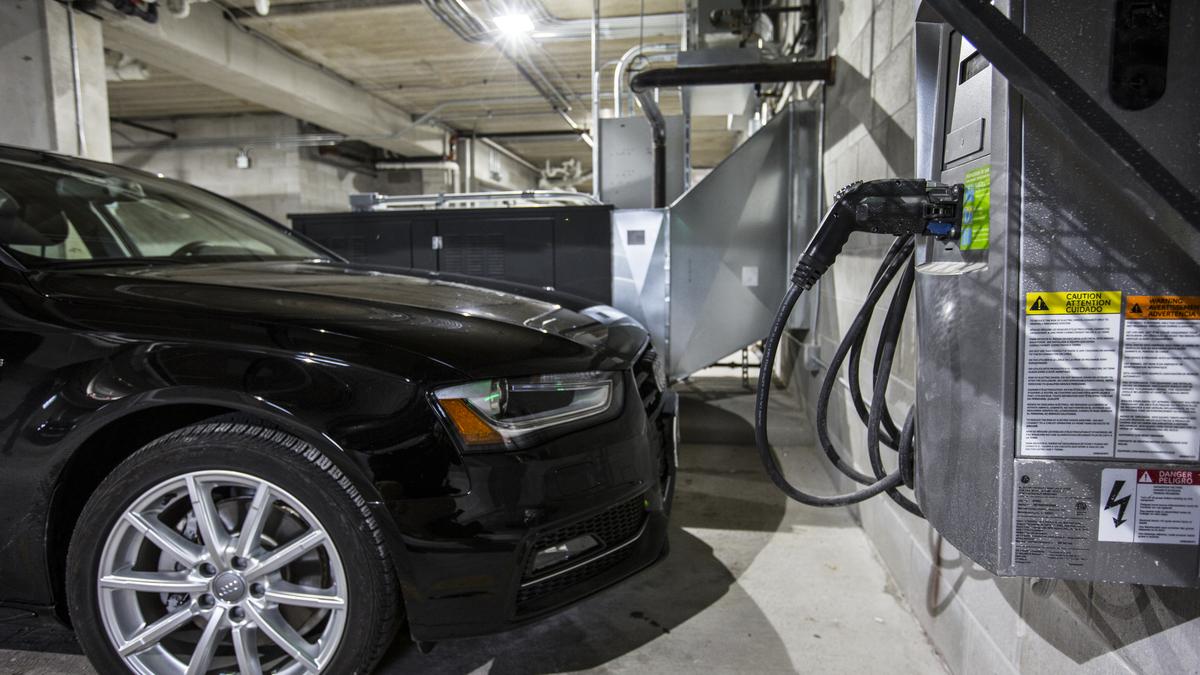 Revamped proposal would allow electricvehicle manufacturers to sell