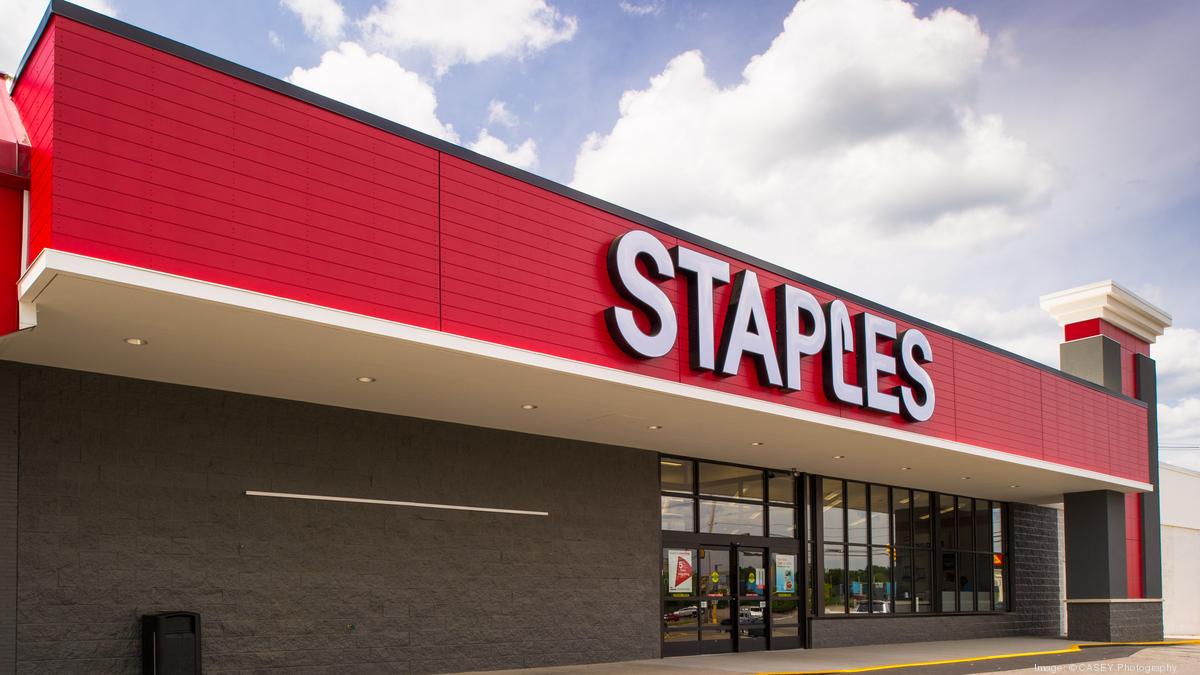 Staples store at Parham Plaza closing