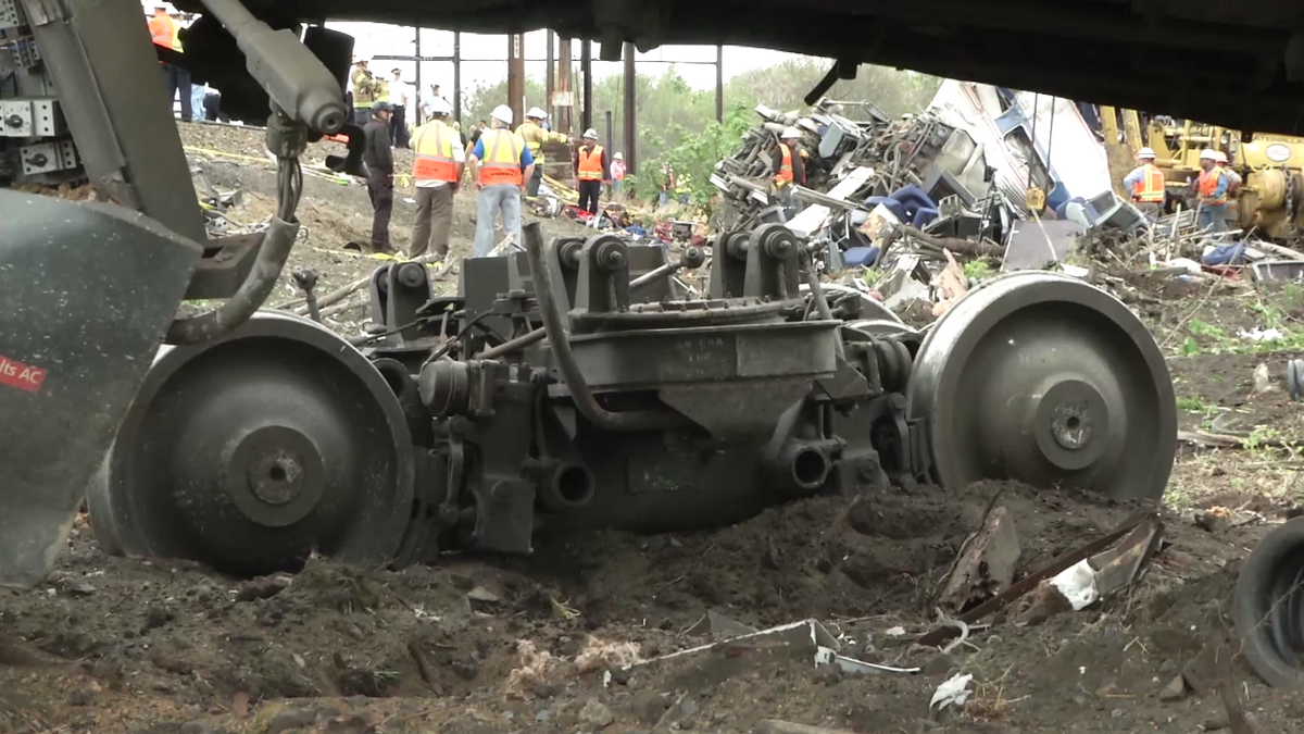 Amtrak 188 engineer surrenders on charges in deadly derailment ...