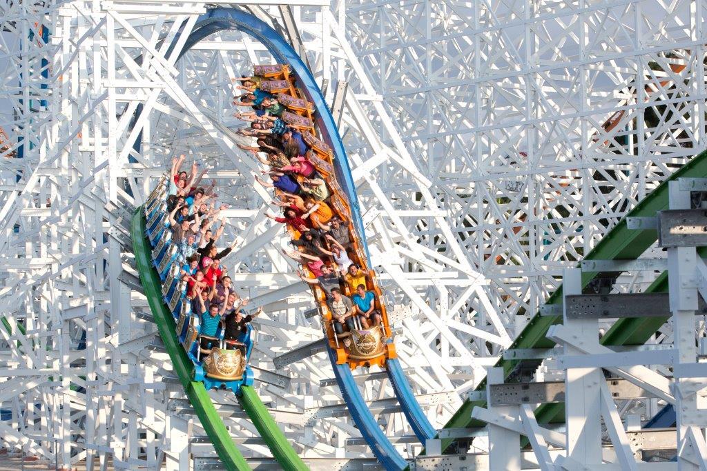 Six Flags Magic Mountain to add racing coaster with side-by-side tracks