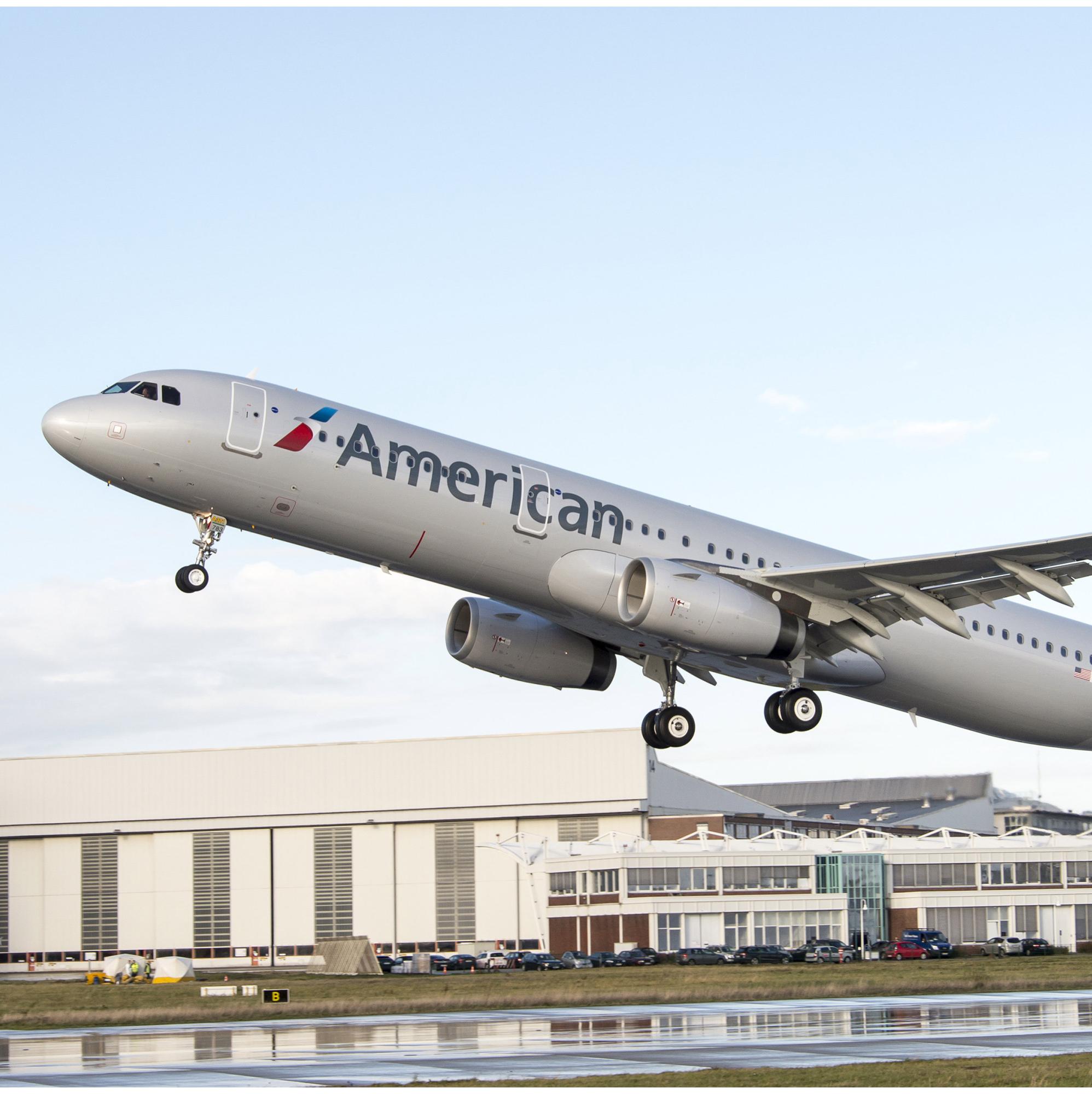 American Airlines taps Lands' End to supply new employee uniforms - Chicago  Business Journal