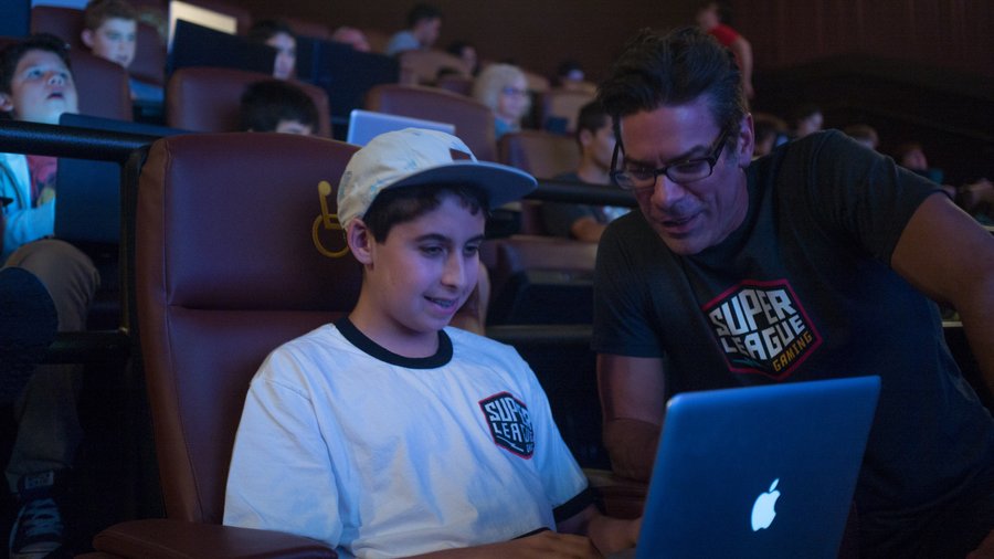 Super League Gaming brings video games to Regal, AMC, Cinemark theaters ...