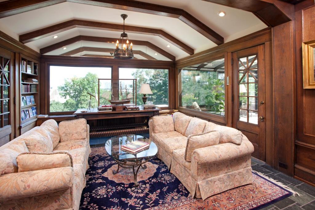 Stunning Lowry Hill Tudor with Mpls skyline views! Lowry Hill