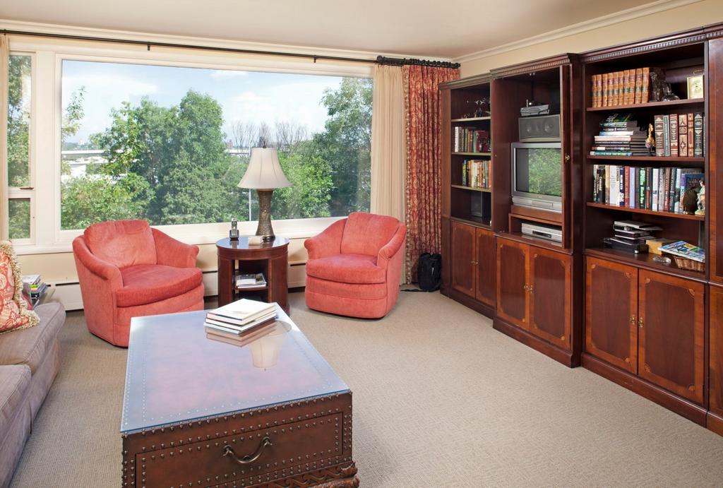 Stunning Lowry Hill Tudor with Mpls skyline views! Lowry Hill