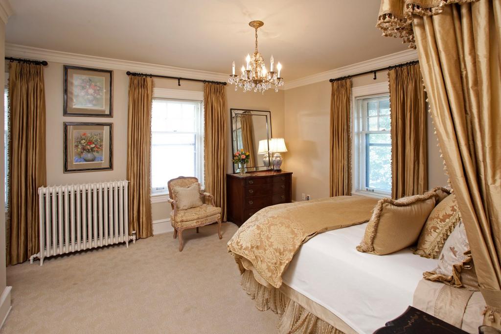 Stunning Lowry Hill Tudor with Mpls skyline views! Lowry Hill