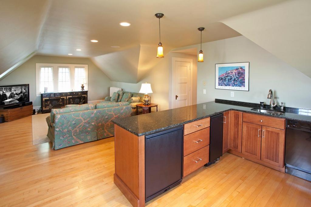 Stunning Lowry Hill Tudor with Mpls skyline views! Lowry Hill