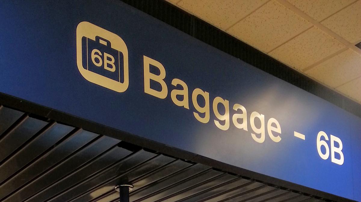 airport baggage claim sign