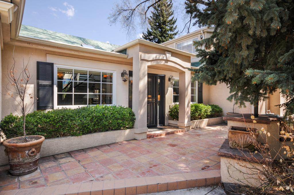 Private “Tucked Away” Renovation Polo Club/Miller Park Denver