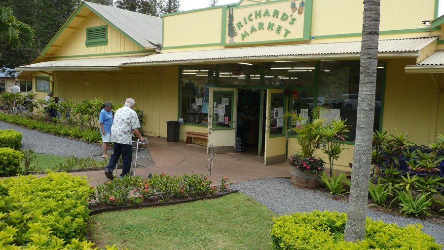 Lanai supermarket owned by Larry Ellison undergoes renovation