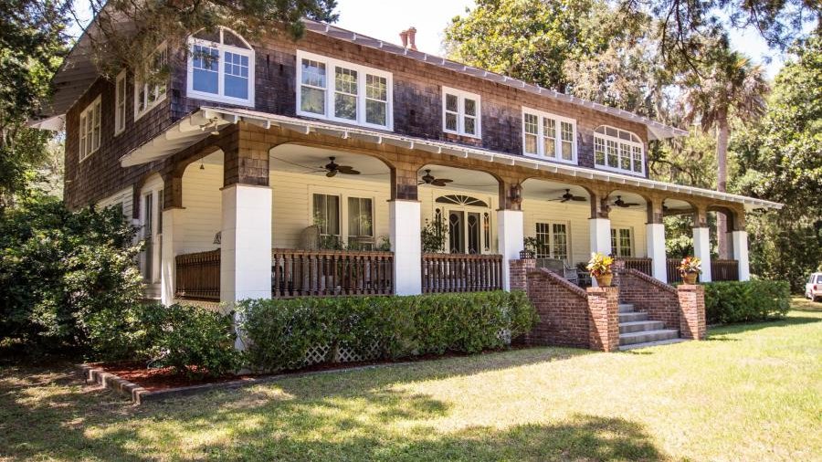 138 yearold, 6,000 sqare foot mansion for sale on Ft. Island