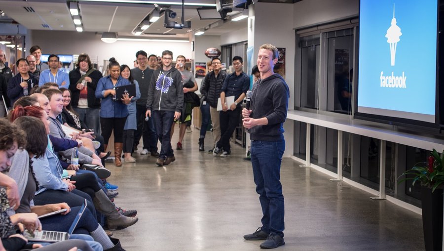 Facebook poaches from Microsoft for Seattle virtual reality team